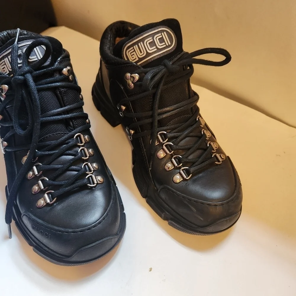Gucci Flashtrek sneakers size 8 in EUC